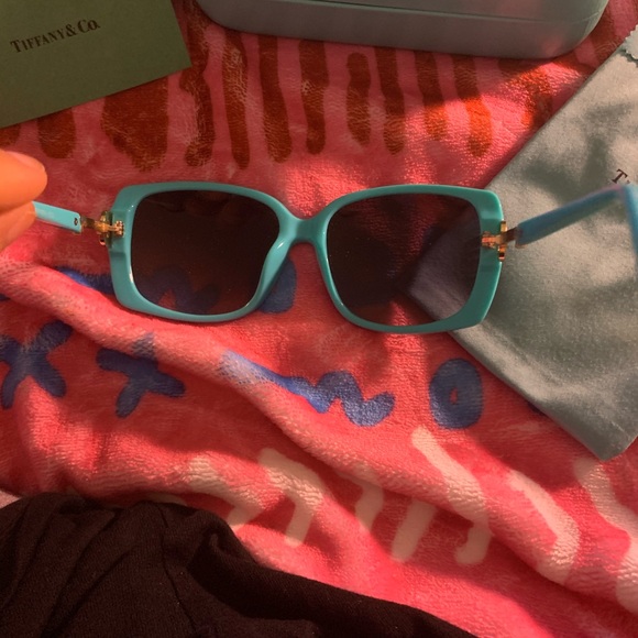 Tiffany Sunglasses Blue and Diamond Key - Picture 6 of 6